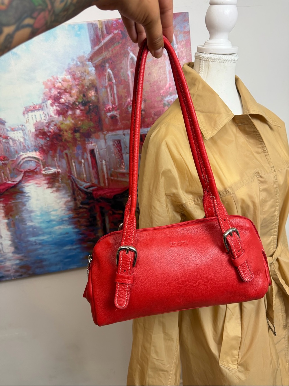 Roots Made in Canada Red Leather East West Bowler Shoulder Bag - Picture 9 of 12